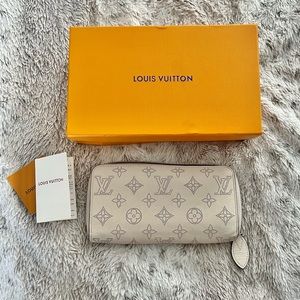 Louis Vuitton Zippy Mahina Wallet